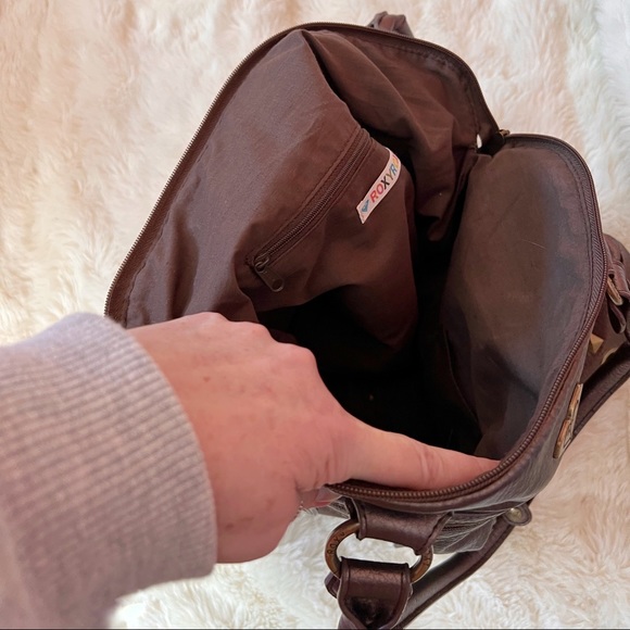 Roxy Large Tote Never Full Purse Bag Unique Vegan Leather - Picture 8 of 9